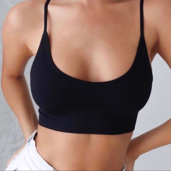 Black Low Back Seamless Cozy Scoopneck Cropped Bra Cami - Picture 2 of 6